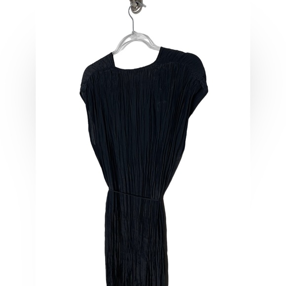 Vince | NWT Crinkle Pleat V-Neck Midi Dress Black M - Picture 6 of 11